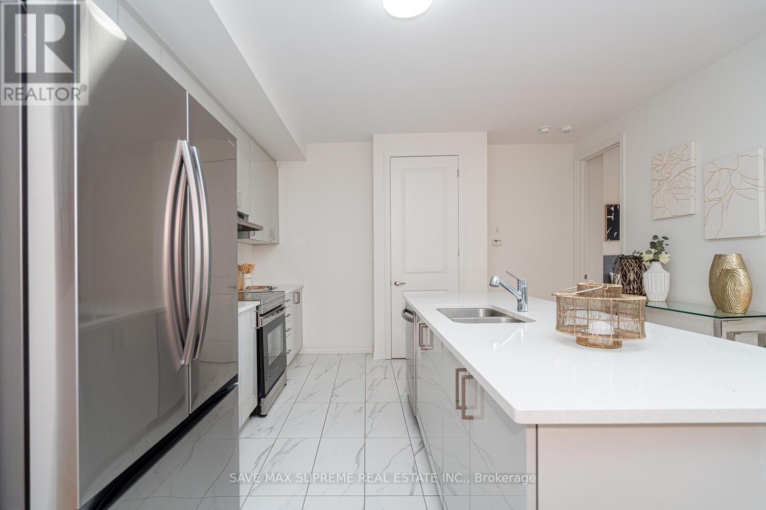 5 Bayberry Drive, Adjala-Tosorontio, ON - Indoor Photo Showing Kitchen With Stainless Steel Kitchen With Double Sink With Upgraded Kitchen