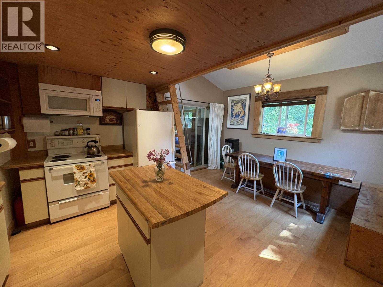 660 Andy'S Bay Road, Gambier Island, BC