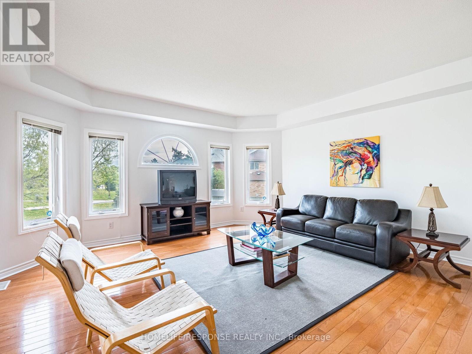 7272 Milano Court, Mississauga, ON - Indoor Photo Showing Living Room