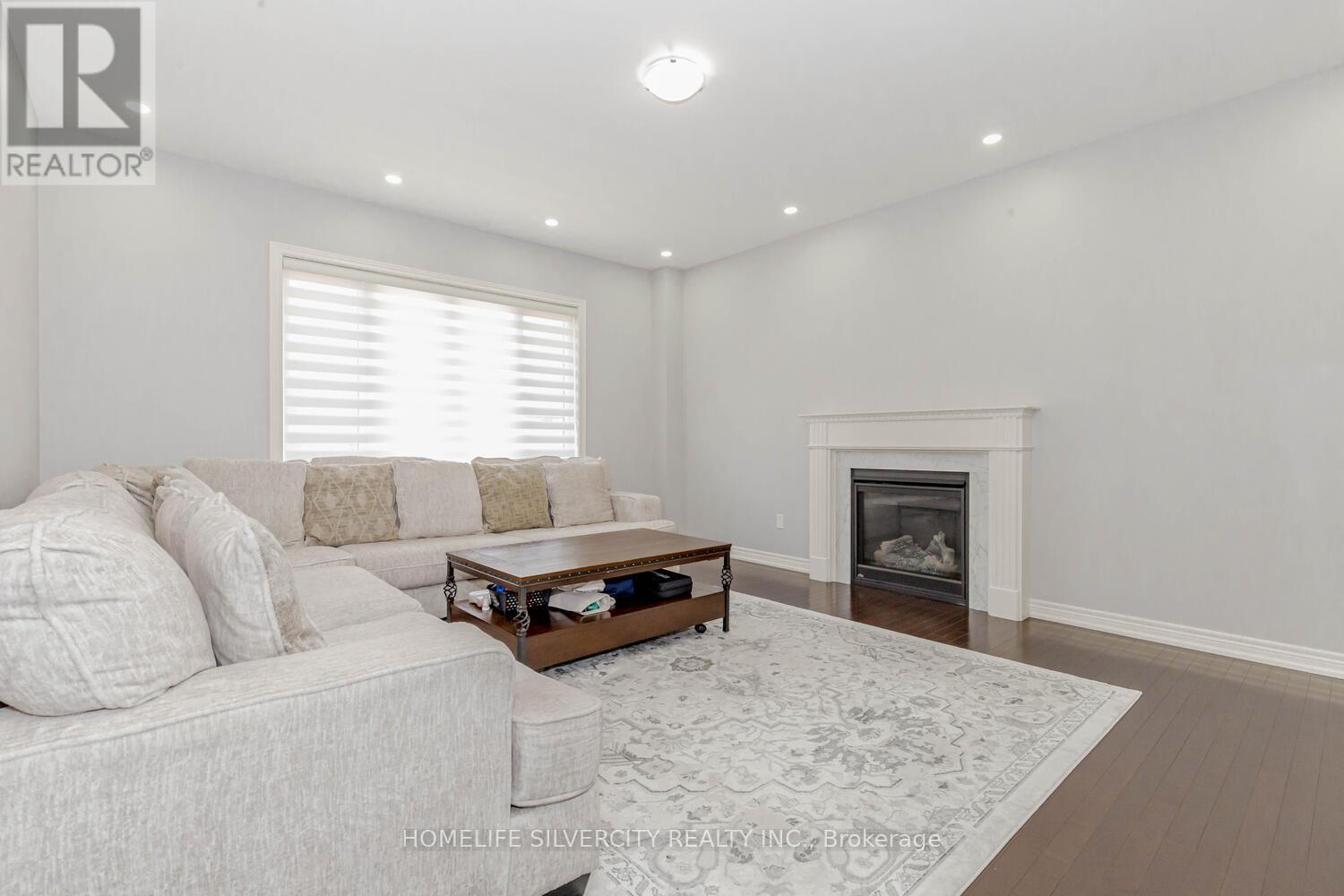 122 Squire Ellis Drive, Brampton, ON - Indoor Photo Showing Living Room With Fireplace