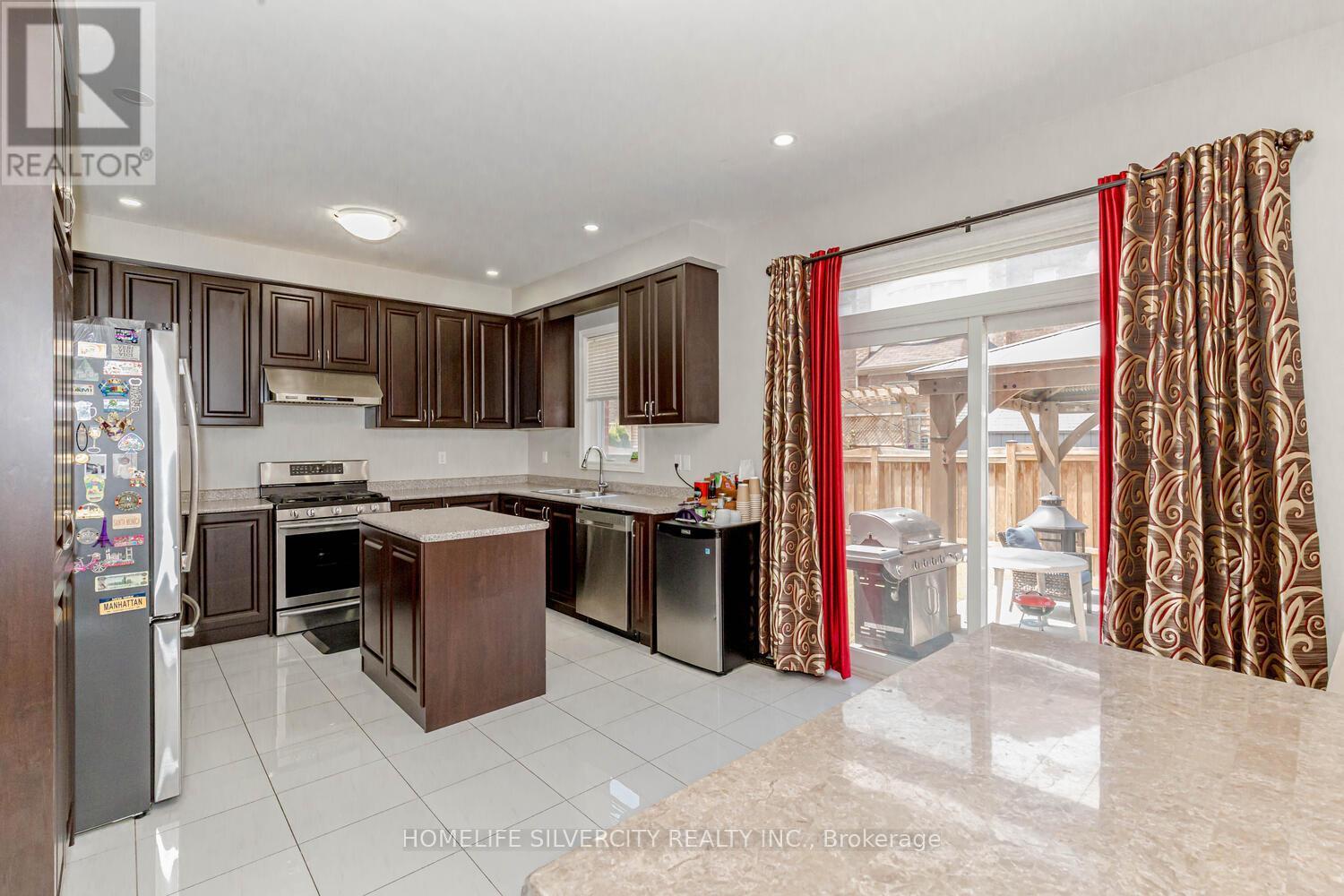 122 Squire Ellis Drive, Brampton, ON - Indoor Photo Showing Kitchen