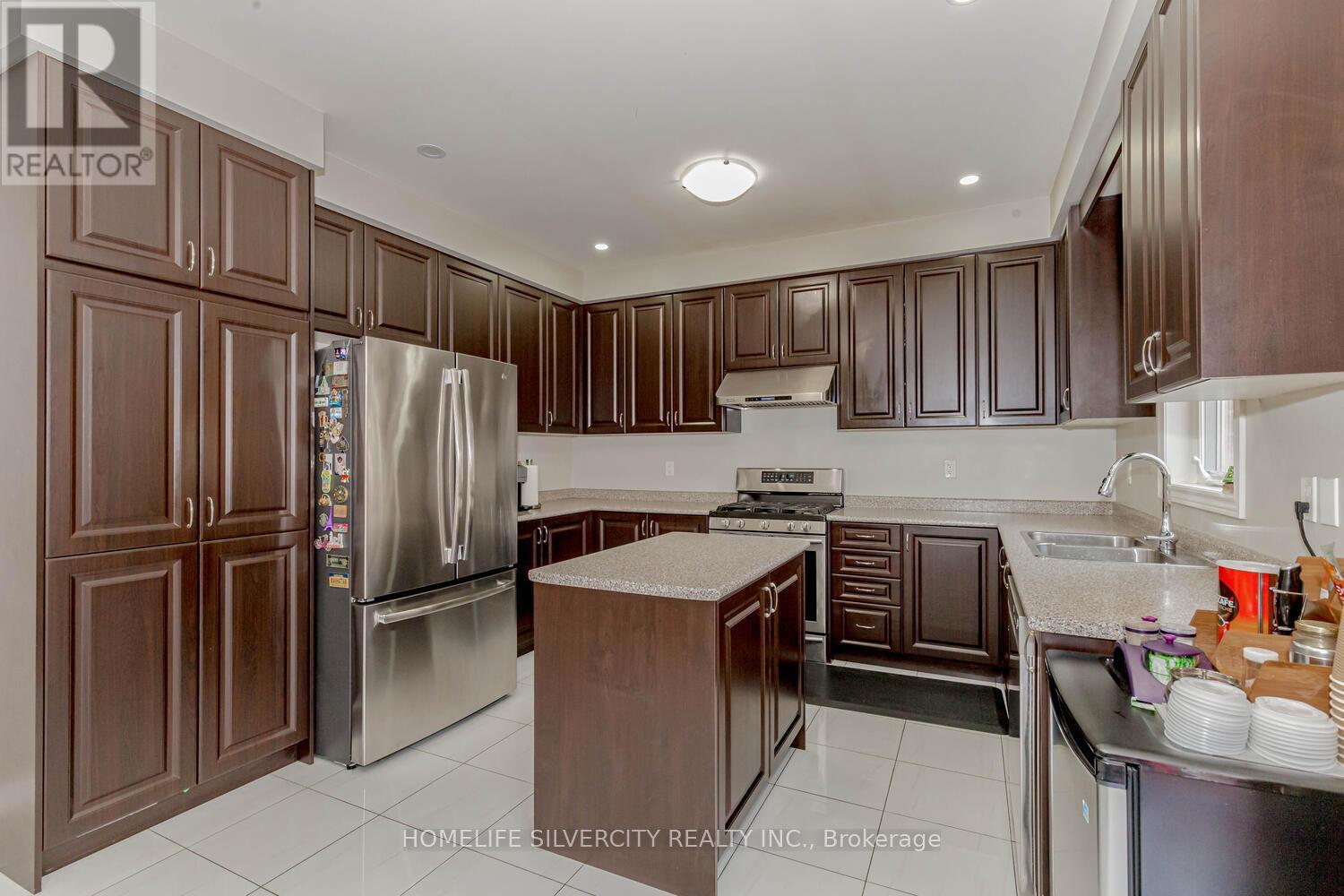 122 Squire Ellis Drive, Brampton, ON - Indoor Photo Showing Kitchen With Double Sink