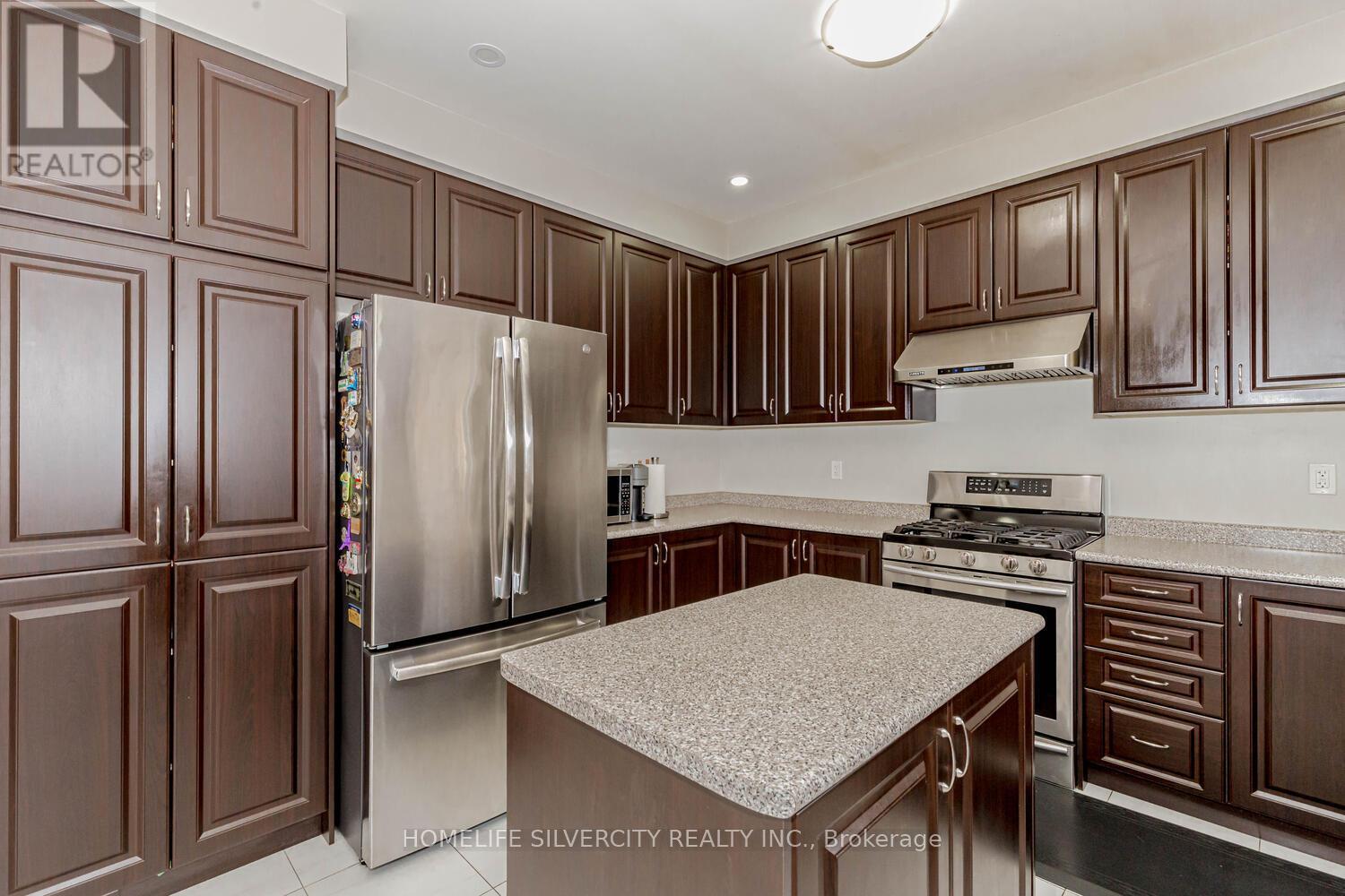 122 Squire Ellis Drive, Brampton, ON - Indoor Photo Showing Kitchen