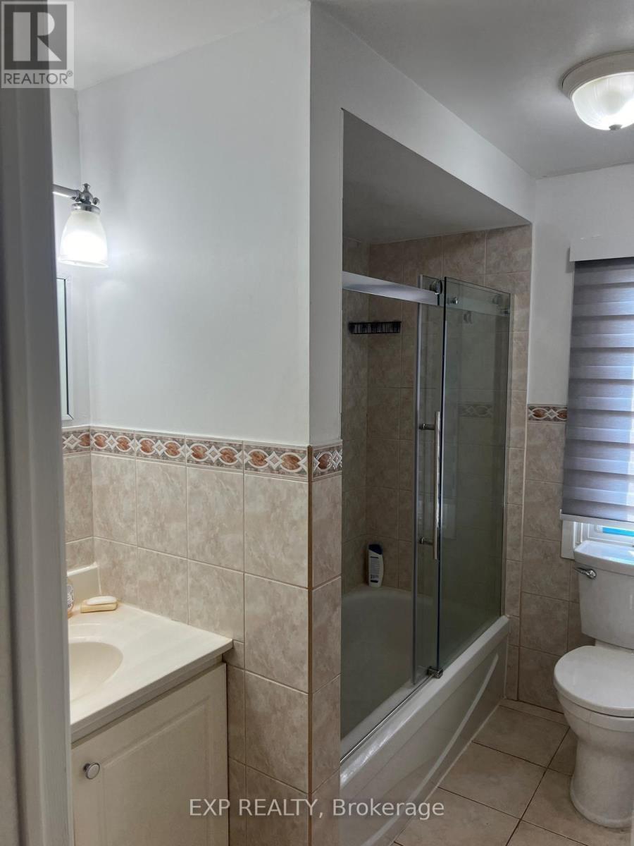 17 Calmist Crescent, Brampton, ON - Indoor Photo Showing Bathroom