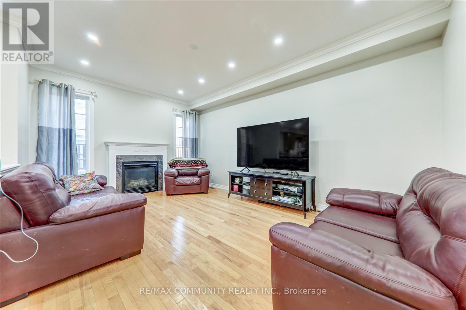 37 Condarcuri Crescent, Markham, ON - Indoor Photo Showing Living Room With Fireplace