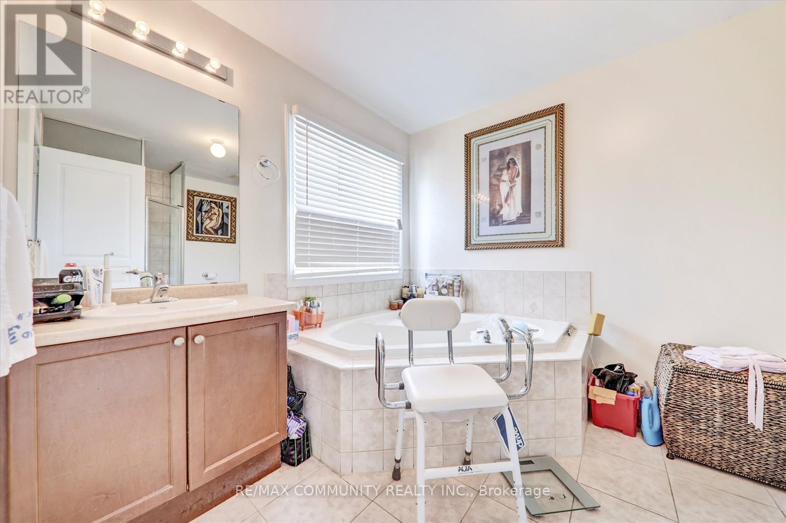 37 Condarcuri Crescent, Markham, ON - Indoor Photo Showing Bathroom