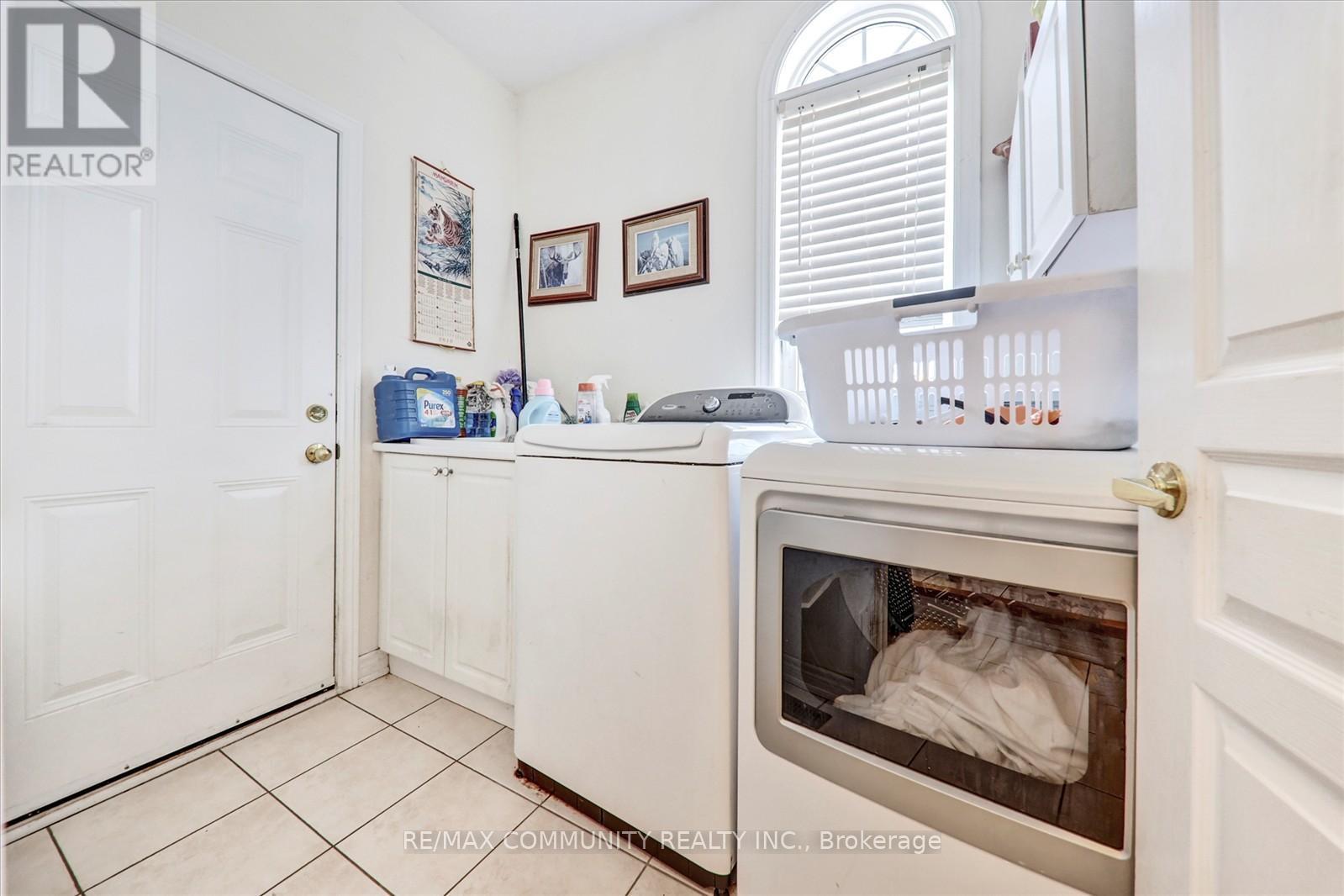 37 Condarcuri Crescent, Markham, ON - Indoor Photo Showing Laundry Room