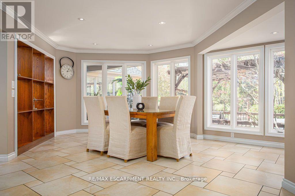27 Blackberry Place, Hamilton, ON - Indoor Photo Showing Dining Room