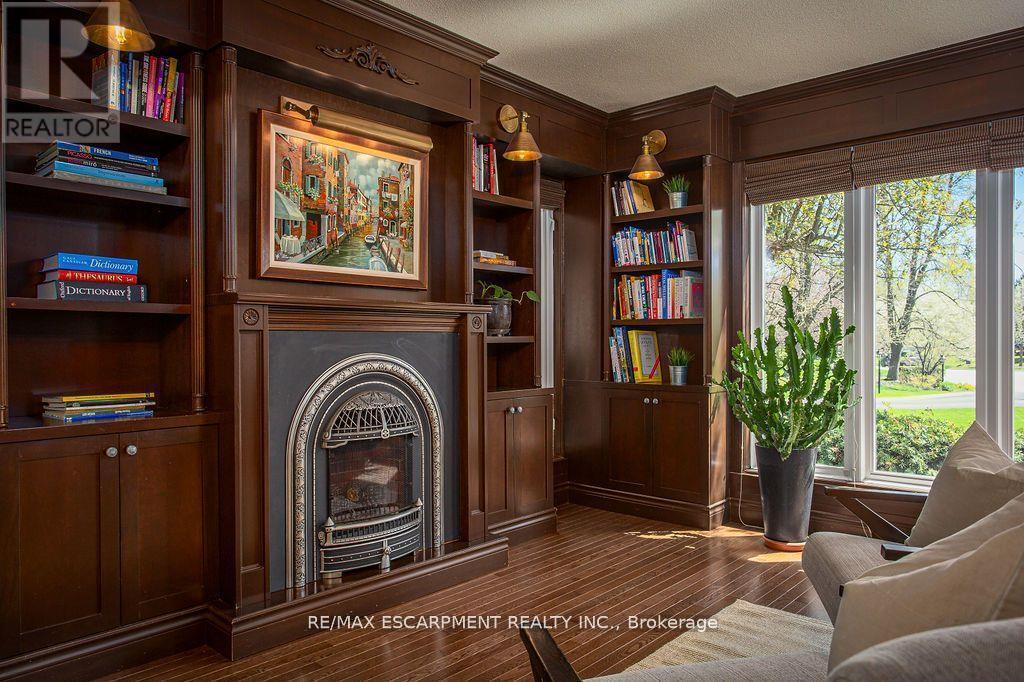 27 Blackberry Place, Hamilton, ON - Indoor With Fireplace