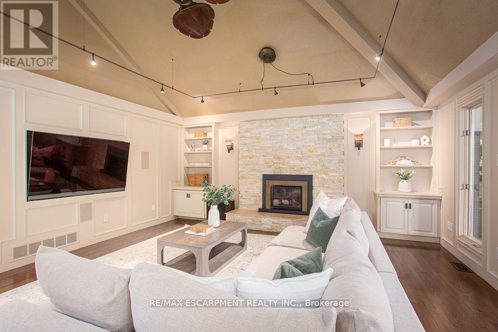 27 Blackberry Place, Hamilton, ON - Indoor Photo Showing Living Room With Fireplace