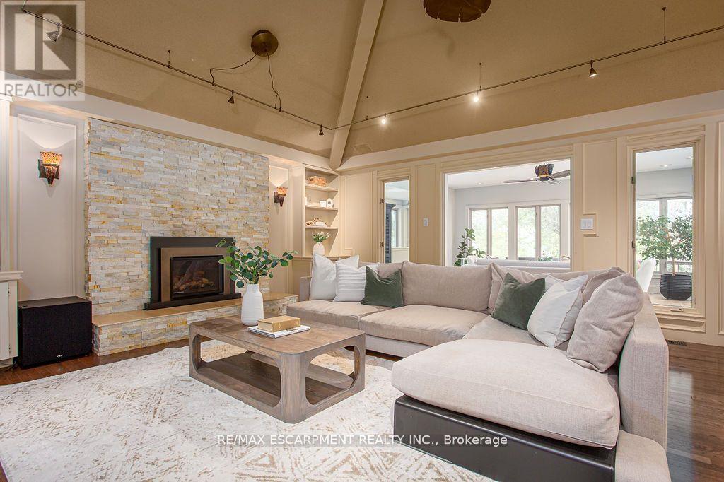 27 Blackberry Place, Hamilton, ON - Indoor Photo Showing Living Room With Fireplace