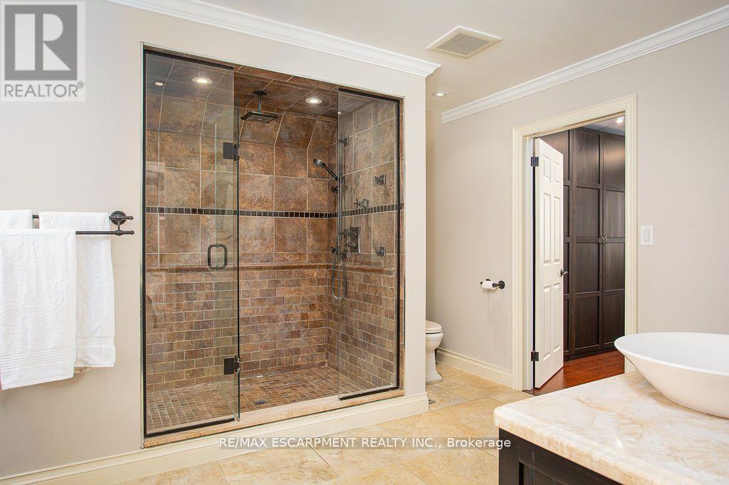 27 Blackberry Place, Hamilton, ON - Indoor Photo Showing Bathroom