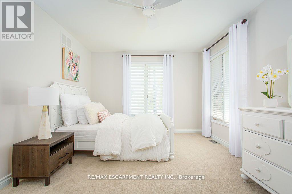 27 Blackberry Place, Hamilton, ON - Indoor Photo Showing Bedroom