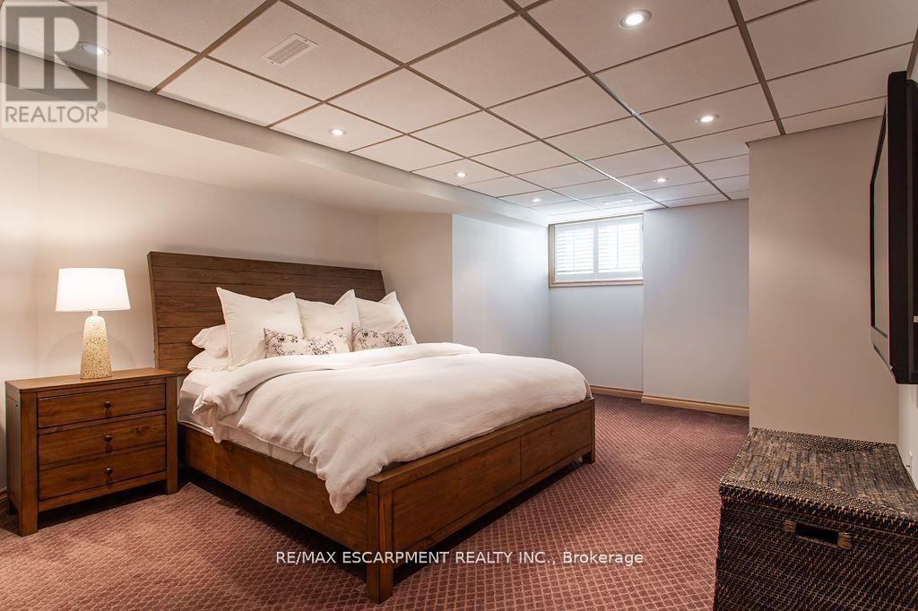 27 Blackberry Place, Hamilton, ON - Indoor Photo Showing Bedroom