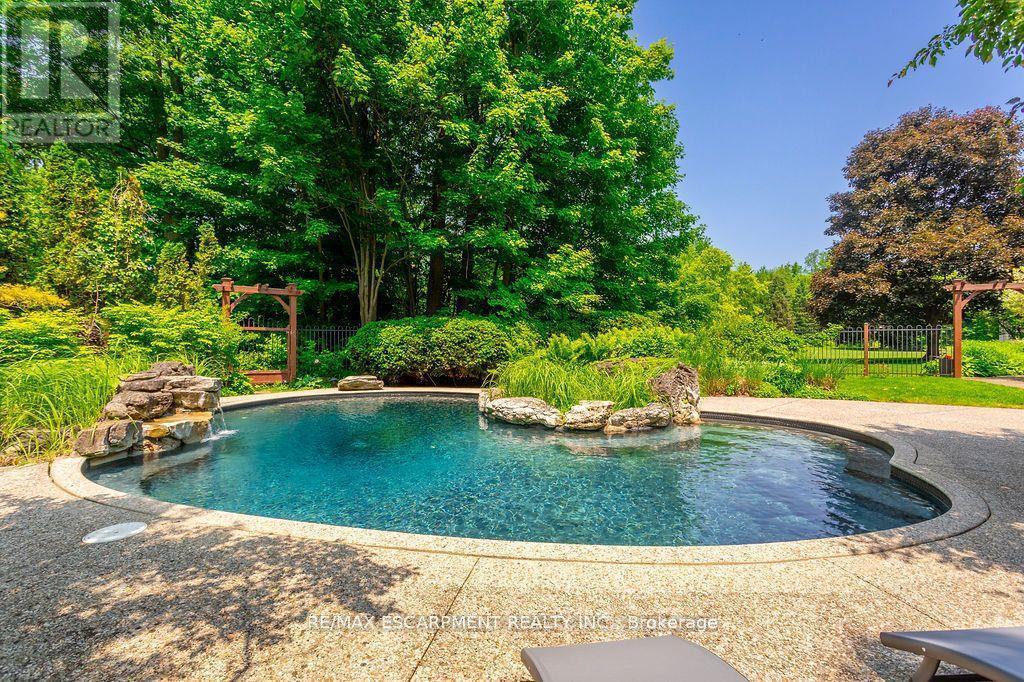 27 Blackberry Place, Hamilton, ON - Outdoor With In Ground Pool