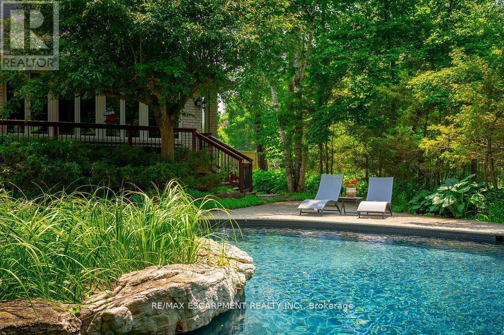 27 Blackberry Place, Hamilton, ON - Outdoor With In Ground Pool