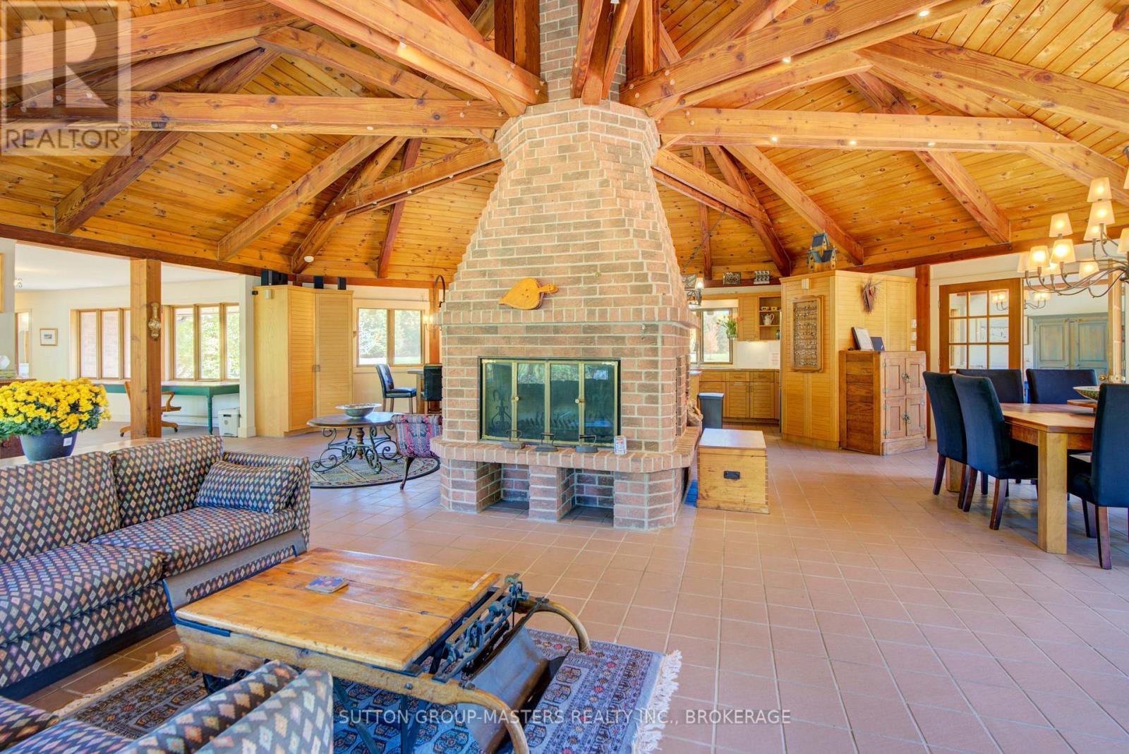 314 Baseline Road, Frontenac Islands (The Islands), ON - Indoor Photo Showing Living Room With Fireplace