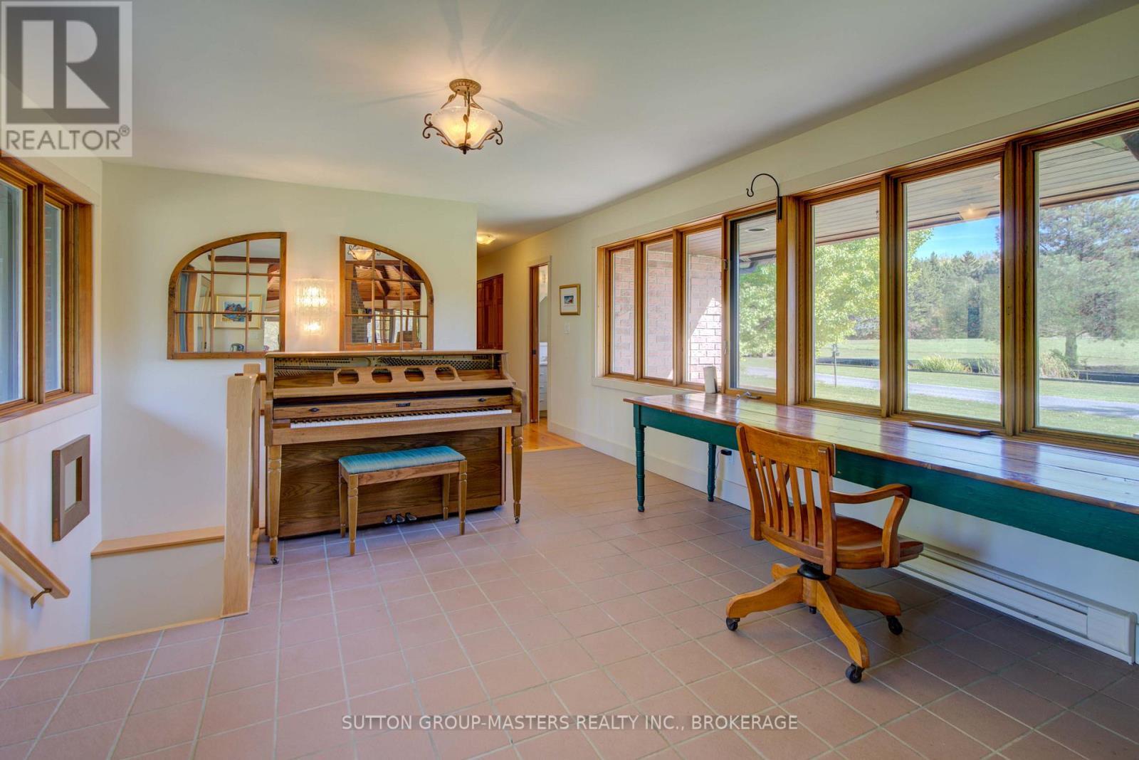 314 Baseline Road, Frontenac Islands (The Islands), ON - Indoor Photo Showing Other Room