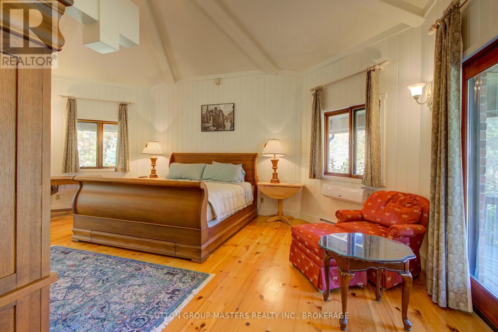 314 Baseline Road, Frontenac Islands (The Islands), ON - Indoor Photo Showing Bedroom
