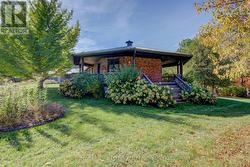 wraparound deck off primary BR -