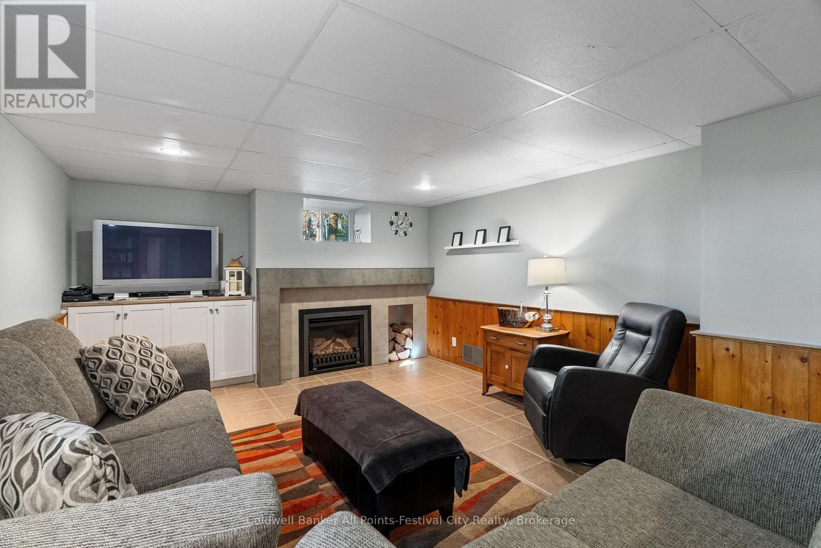 81993 Bluewater Highway, Ashfield-Colborne-Wawanosh (Colborne), ON - Indoor With Fireplace