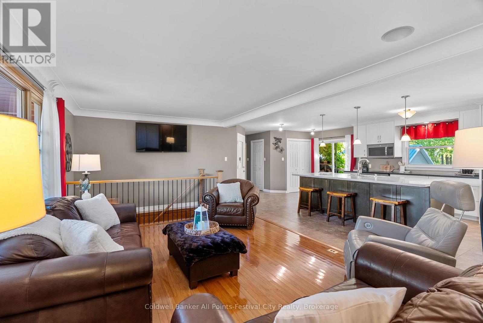 81993 Bluewater Highway, Ashfield-Colborne-Wawanosh (Colborne), ON - Indoor Photo Showing Living Room