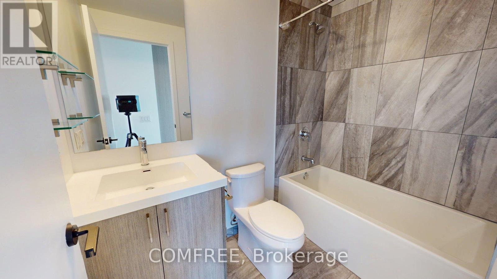 621 - 60 George Butchart Drive, Toronto (Downsview-Roding-Cfb), ON - Indoor Photo Showing Bathroom