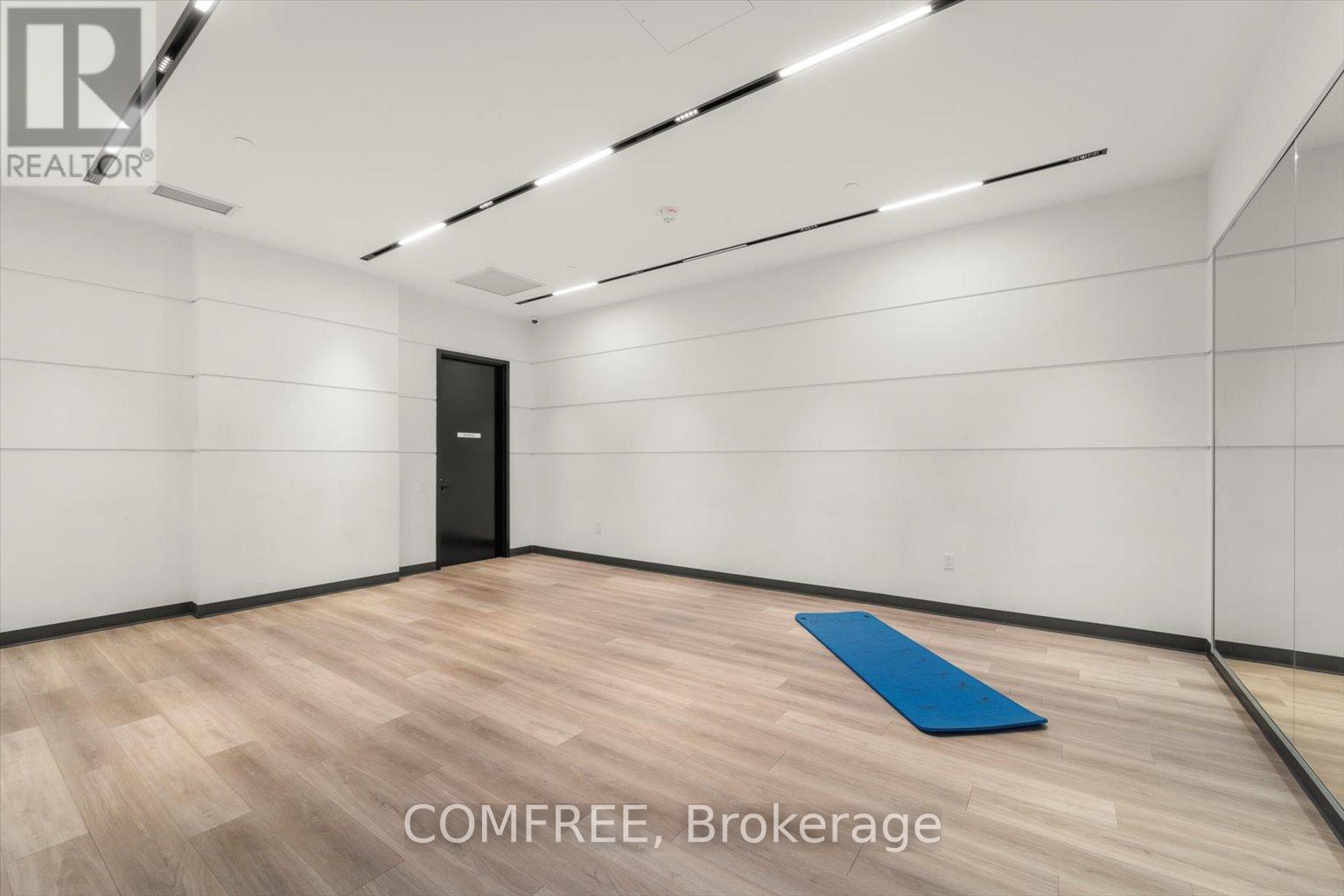 621 - 60 George Butchart Drive, Toronto (Downsview-Roding-Cfb), ON - Indoor Photo Showing Garage