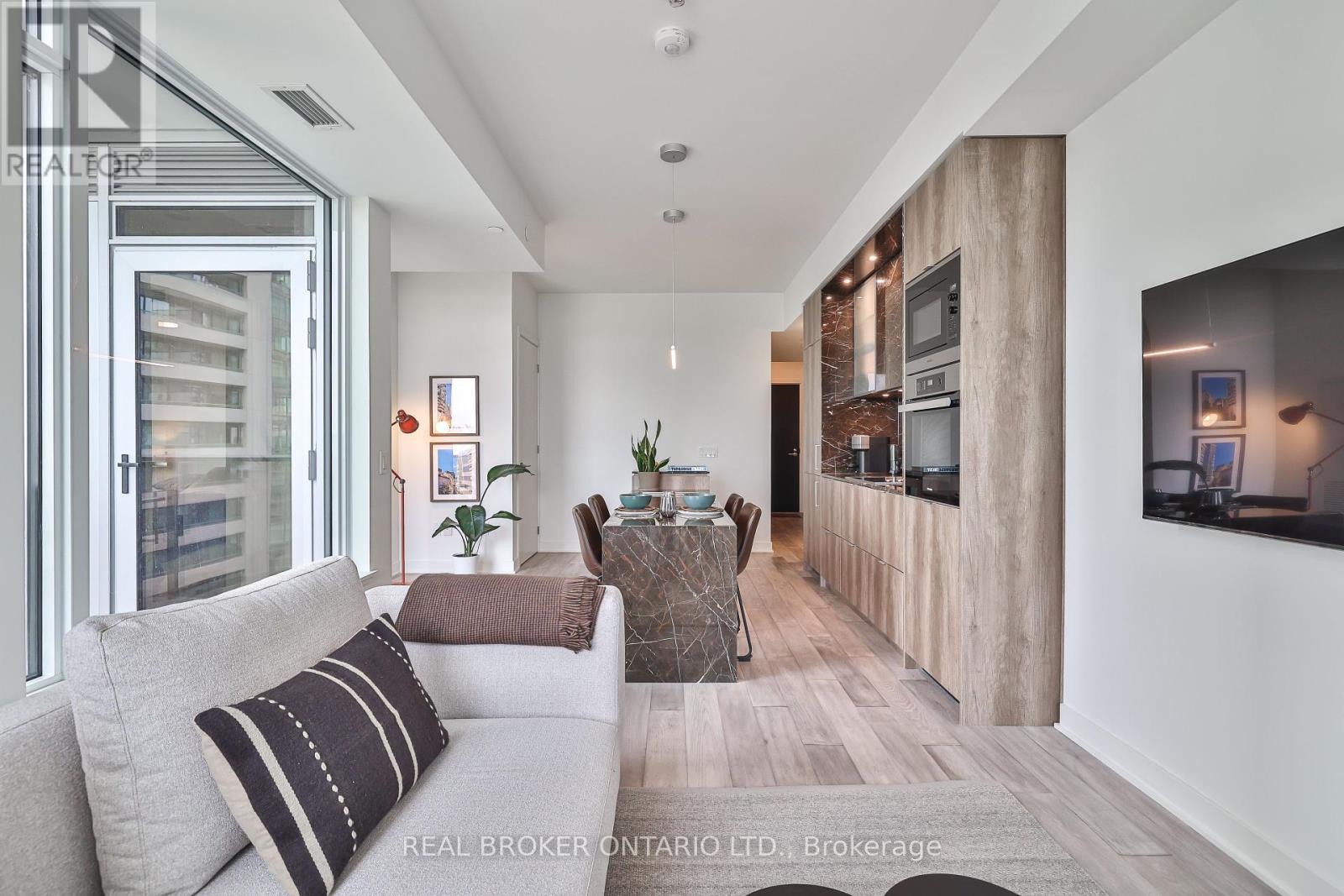 Living/Kitchen - 1205 - 11 Yorkville Avenue, Toronto, ON - Indoor Photo Showing Living Room