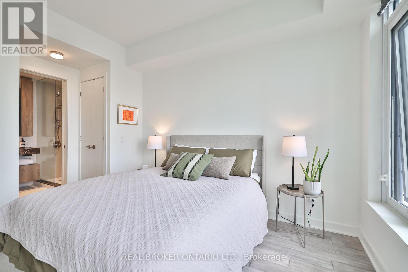 Primary Bedroom & Ensuite Bath - 1205 - 11 Yorkville Avenue, Toronto, ON - Indoor Photo Showing Bedroom