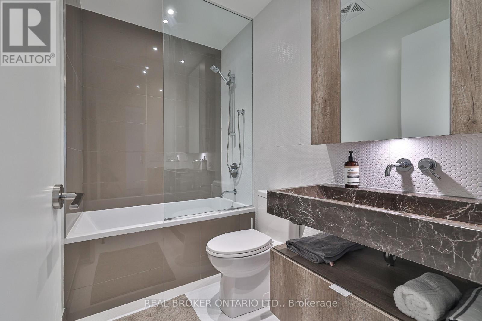 Second Bathroom - 1205 - 11 Yorkville Avenue, Toronto, ON - Indoor Photo Showing Bathroom