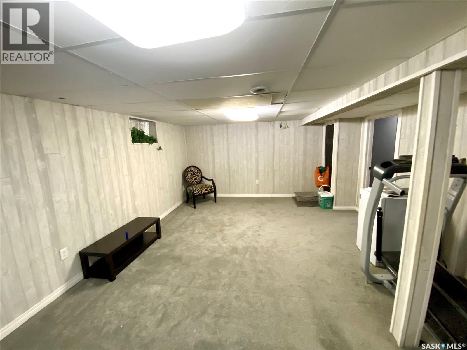 204 4Th Street E, Carnduff, SK - Indoor