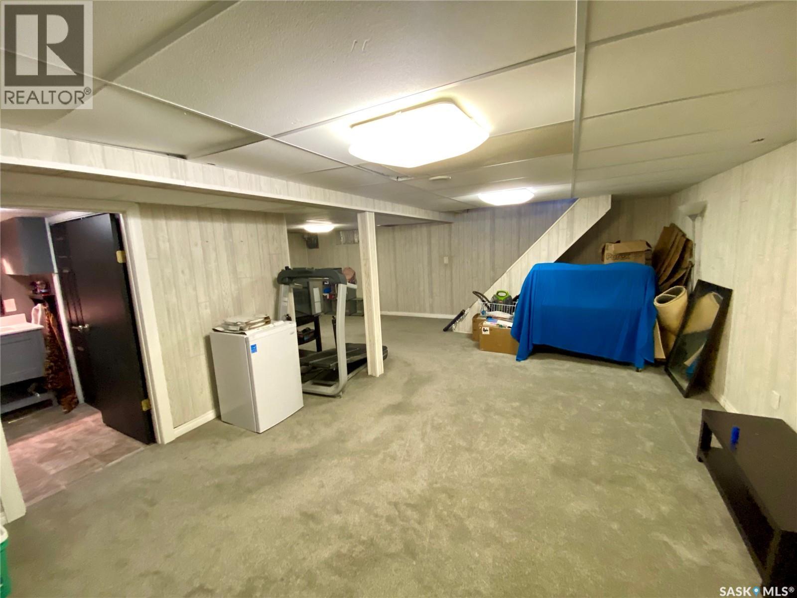 204 4Th Street E, Carnduff, SK - Indoor