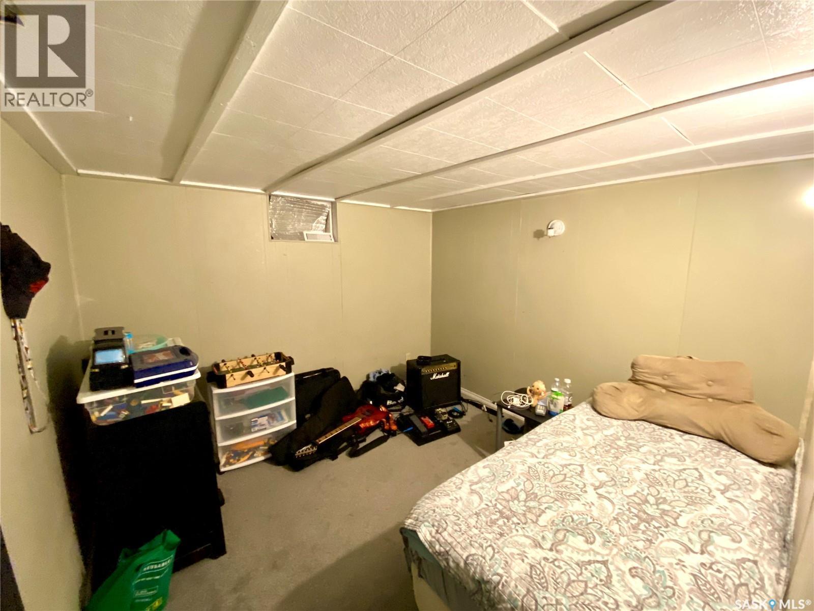 204 4Th Street E, Carnduff, SK - Indoor