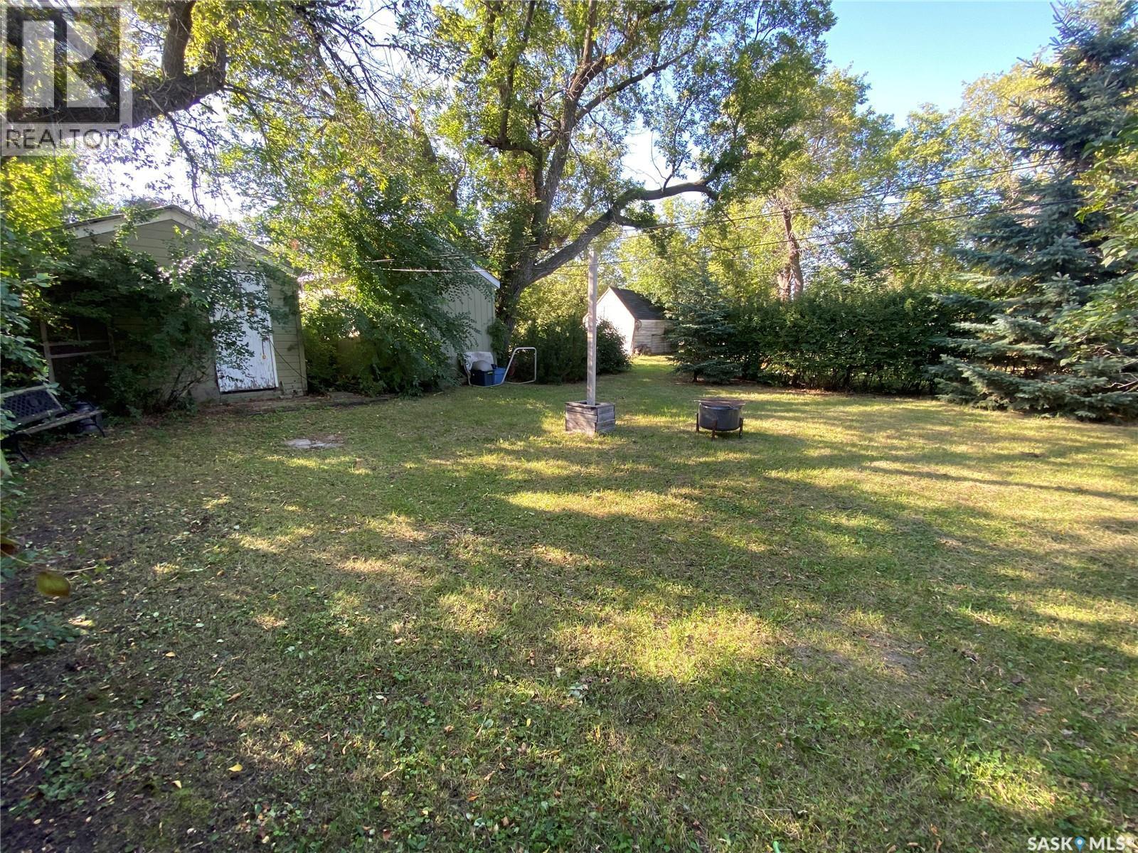 204 4Th Street E, Carnduff, SK - Outdoor