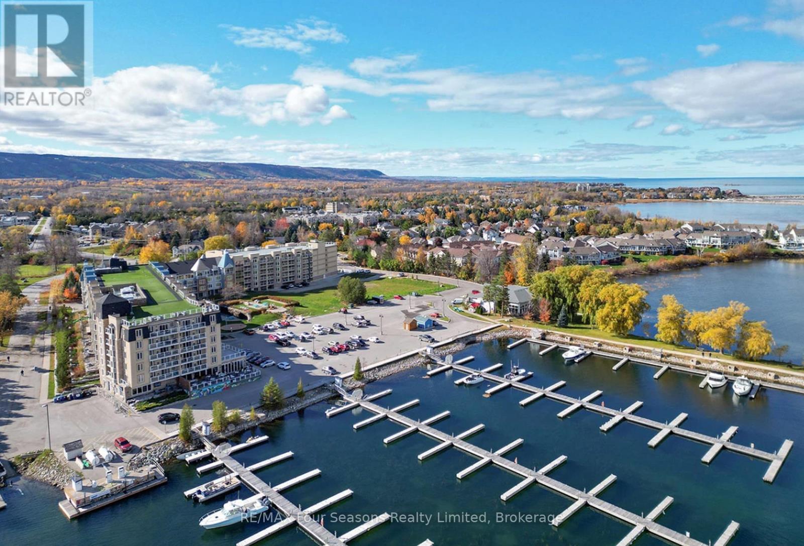 Living Water Resort - 6210/6212 - 9 Harbour Street E, Collingwood, ON