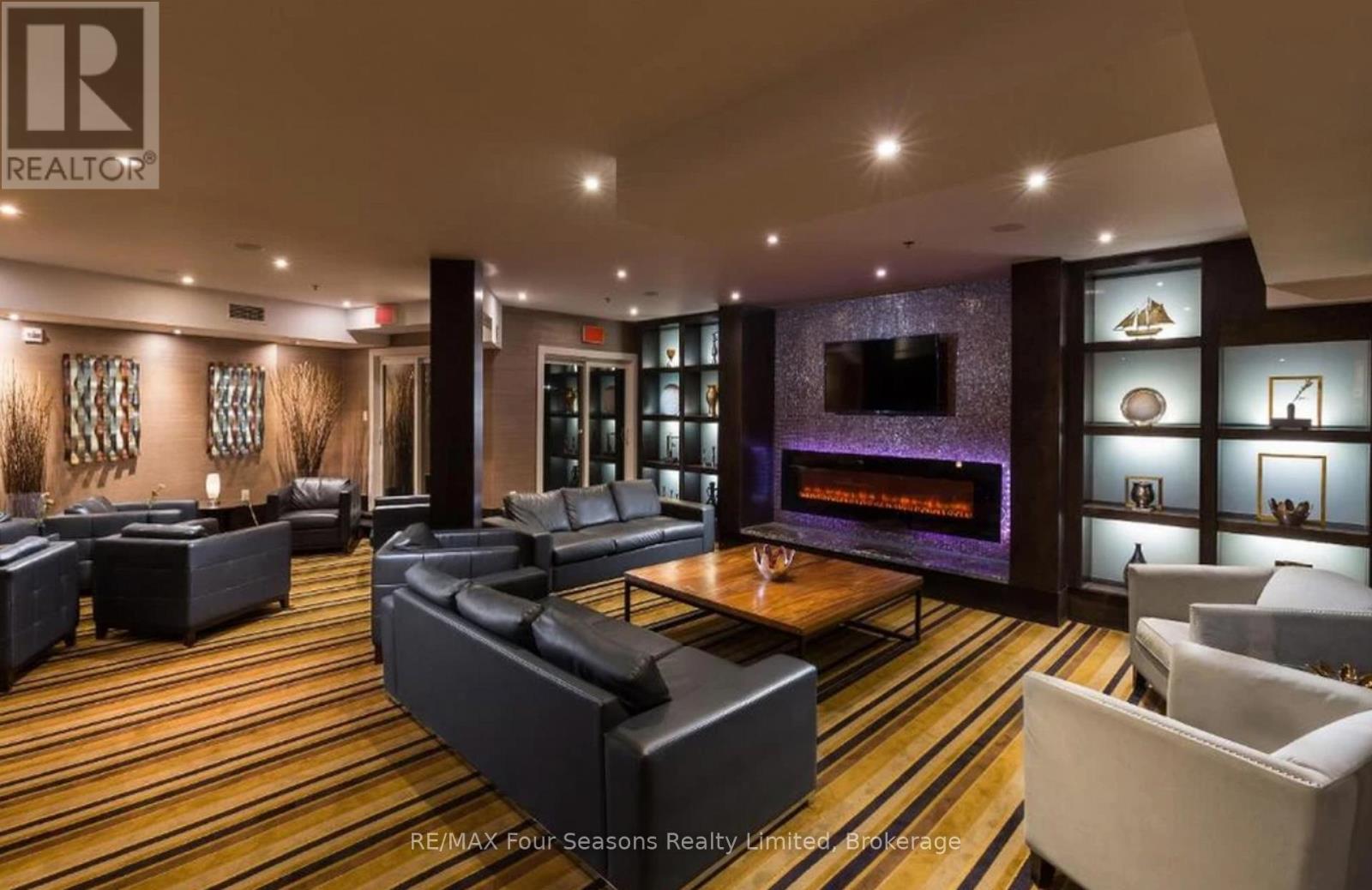 Lobby - 6210/6212 - 9 Harbour Street E, Collingwood, ON