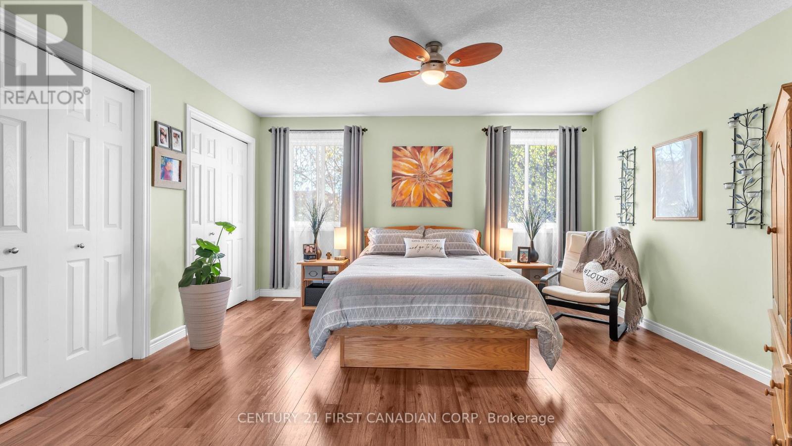 Primary Bedroom with 4PC Ensuite - 916 Cresthaven Crescent, London South (South L), ON - Indoor Photo Showing Bedroom