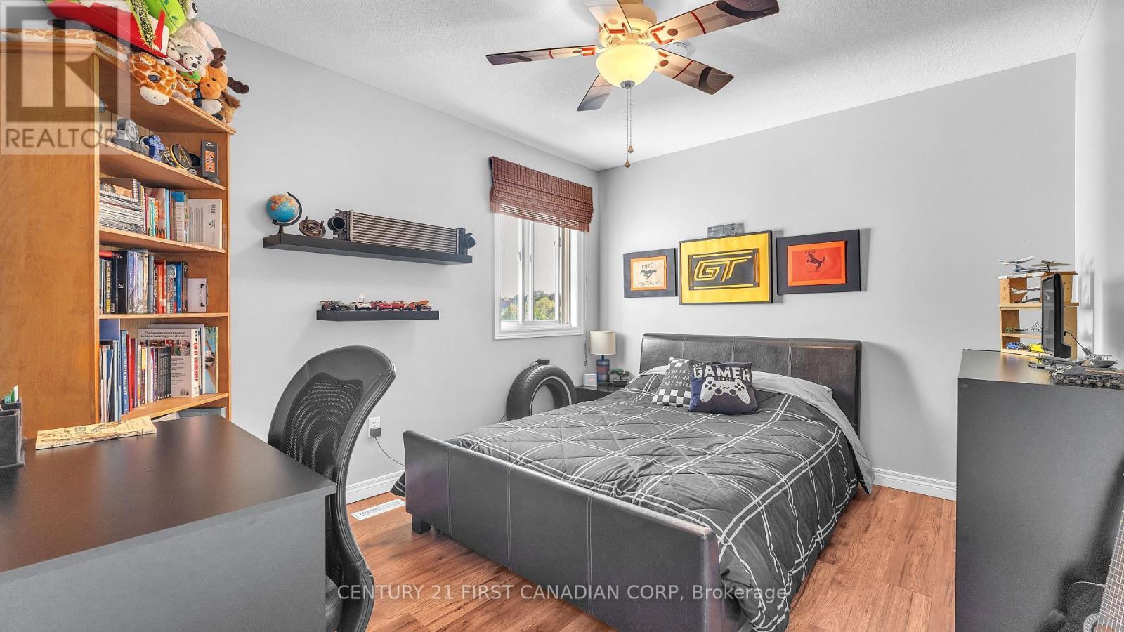 916 Cresthaven Crescent, London South (South L), ON - Indoor Photo Showing Bedroom