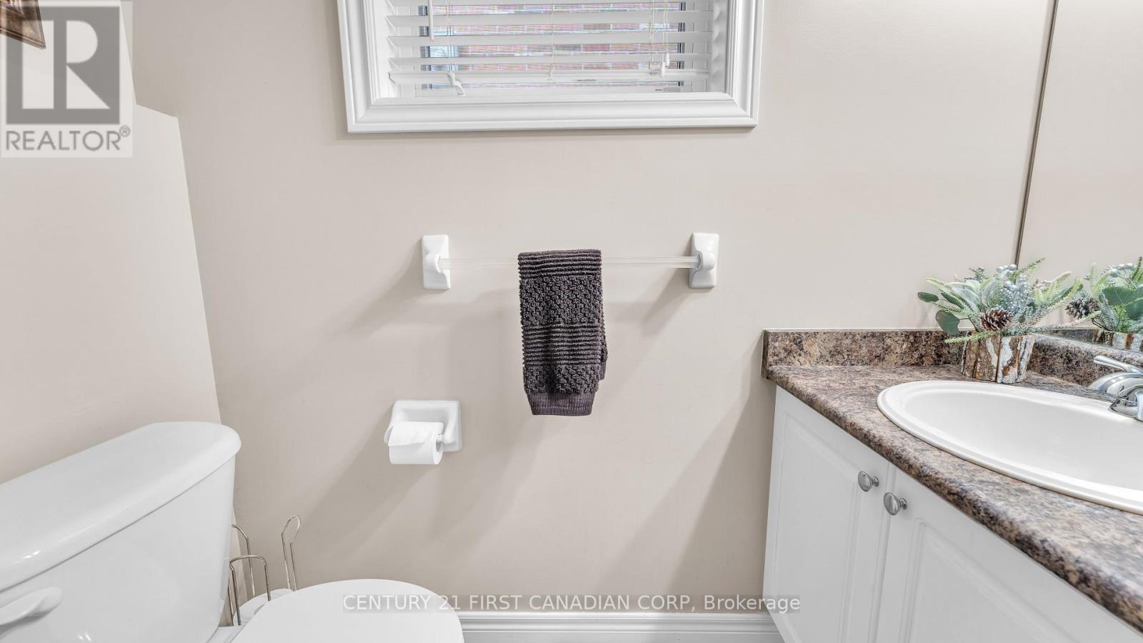 916 Cresthaven Crescent, London South (South L), ON - Indoor Photo Showing Bathroom