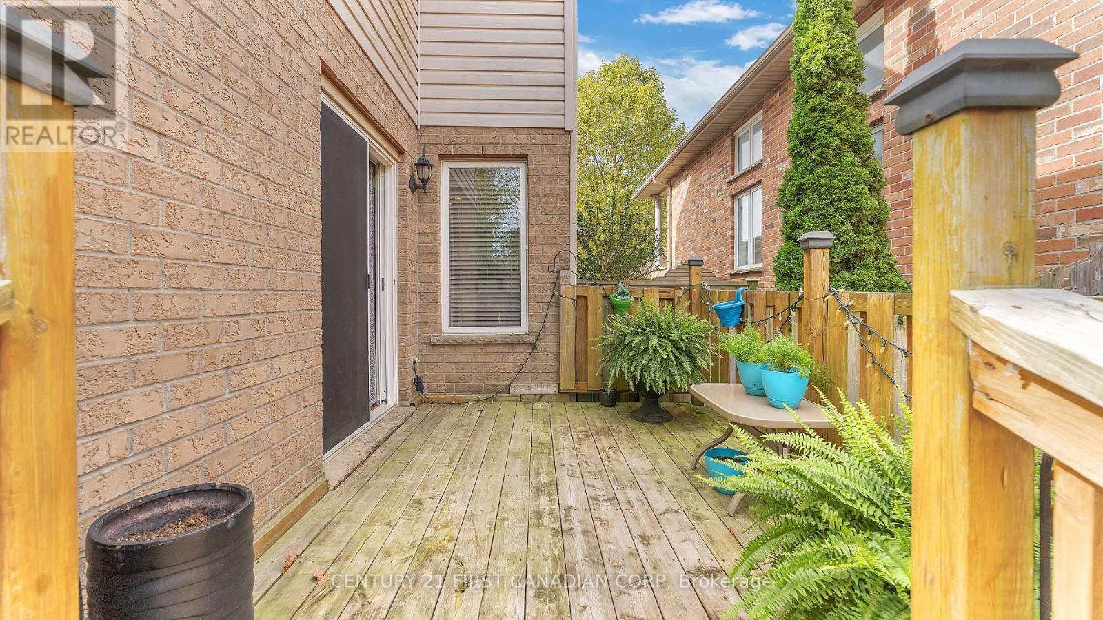 916 Cresthaven Crescent, London South (South L), ON - Outdoor With Deck Patio Veranda With Exterior