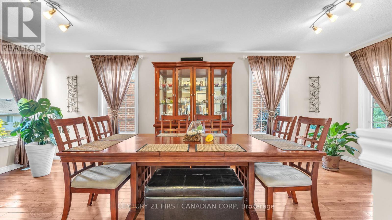 916 Cresthaven Crescent, London South (South L), ON - Indoor Photo Showing Dining Room