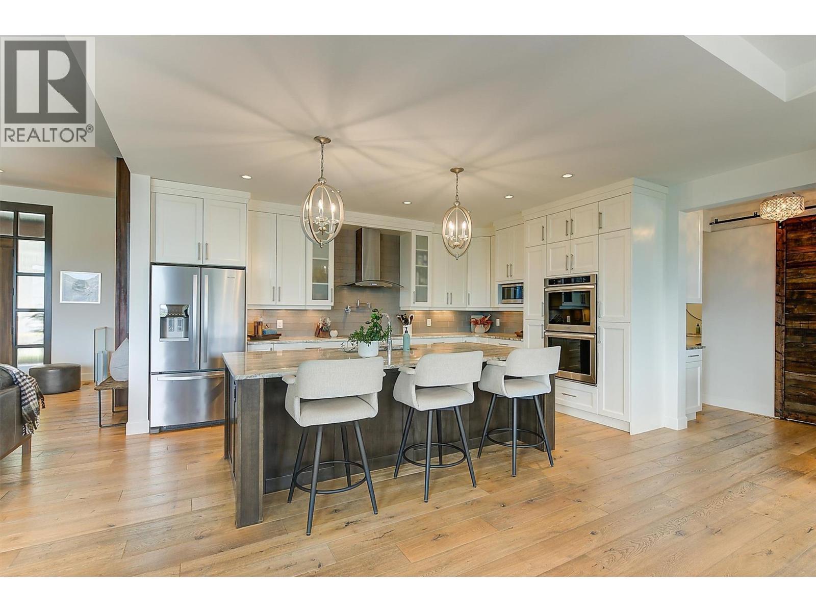 738 Highpointe Drive, Kelowna, BC - Indoor