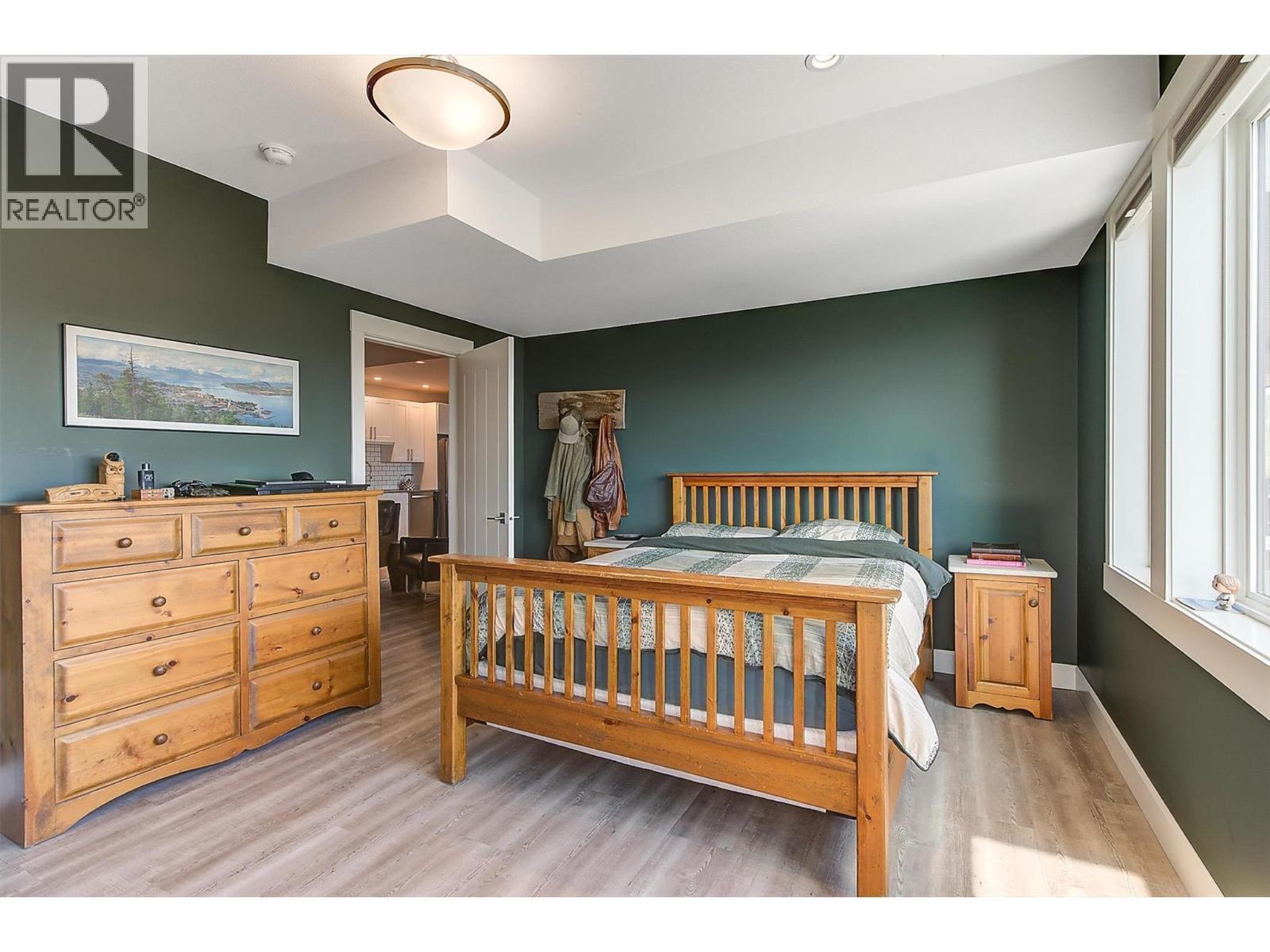 738 Highpointe Drive, Kelowna, BC - Indoor Photo Showing Bedroom