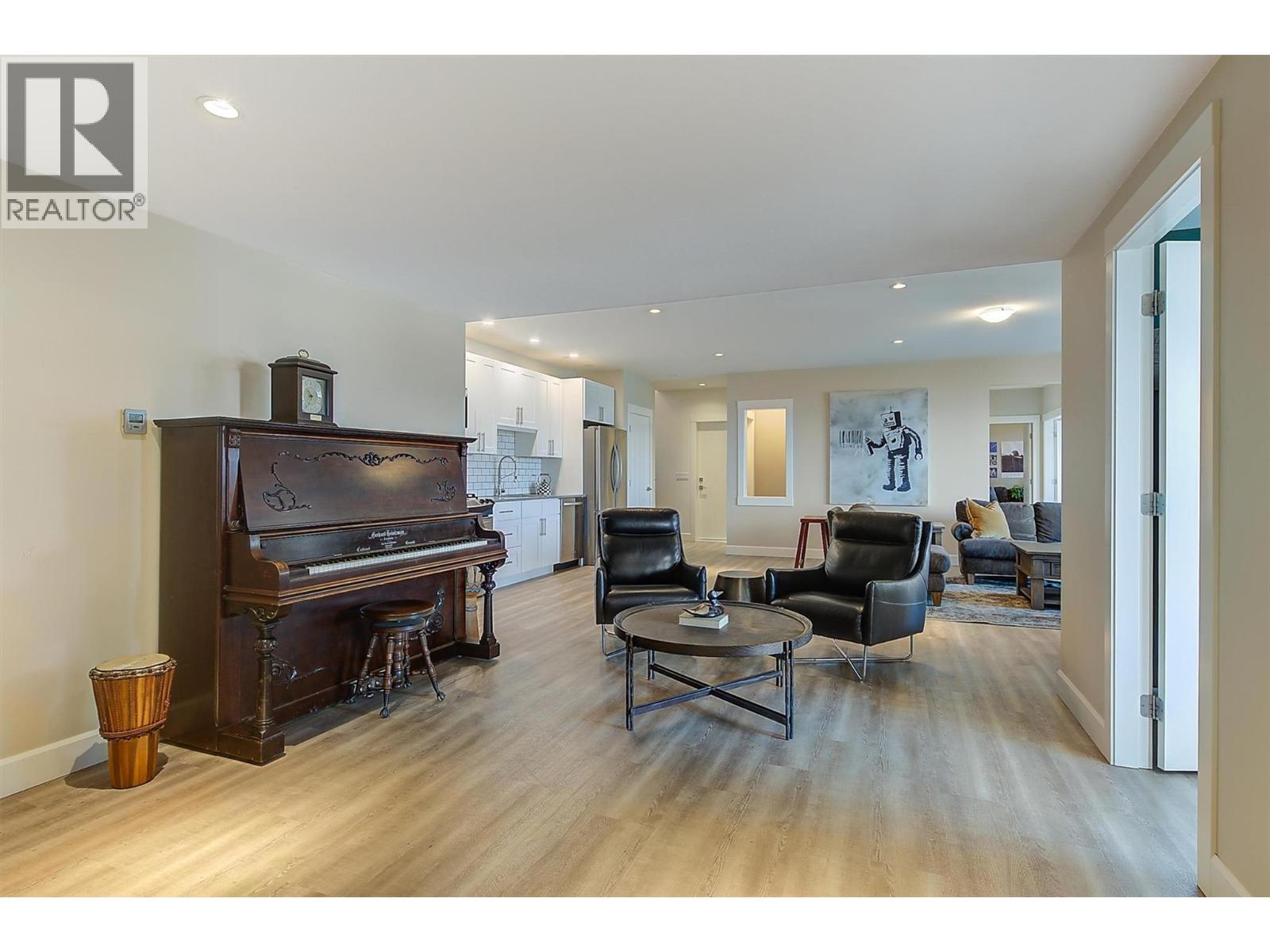 738 Highpointe Drive, Kelowna, BC - Indoor