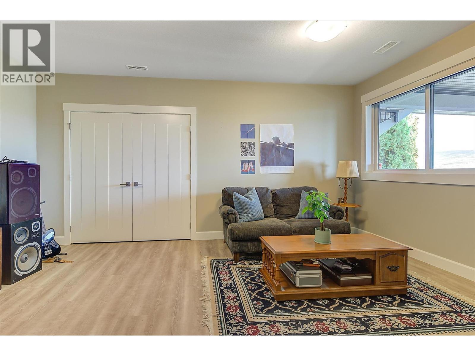 3rd bedroom - with east facing bedroom - 738 Highpointe Drive, Kelowna, BC - Indoor Photo Showing Living Room
