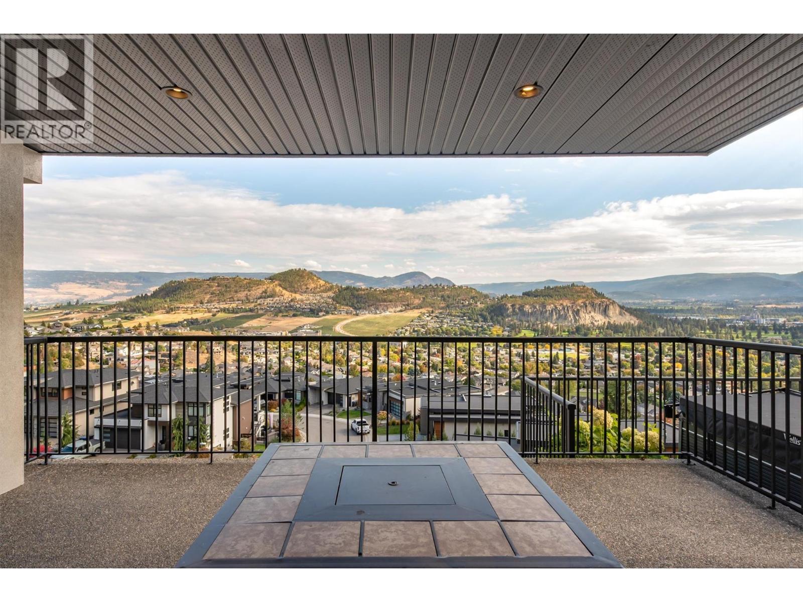 Lower level fire table - 738 Highpointe Drive, Kelowna, BC - Outdoor