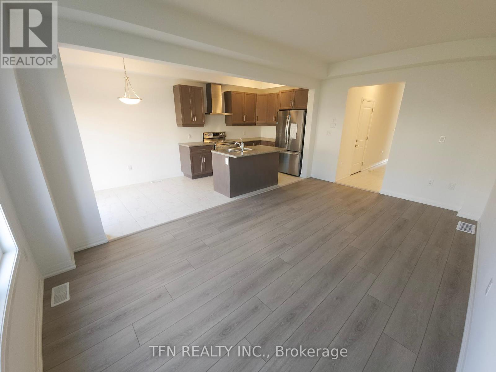 180 Bur Oak Drive, Thorold, ON - Indoor Photo Showing Kitchen