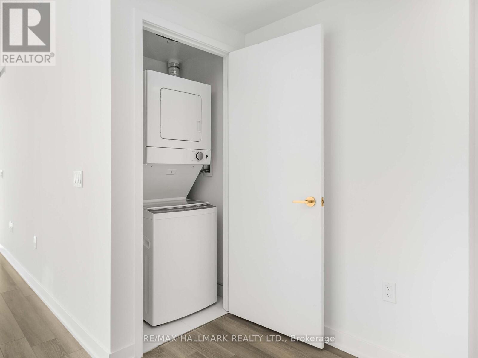 3217 - 230 Simcoe Street, Toronto, ON - Indoor Photo Showing Laundry Room