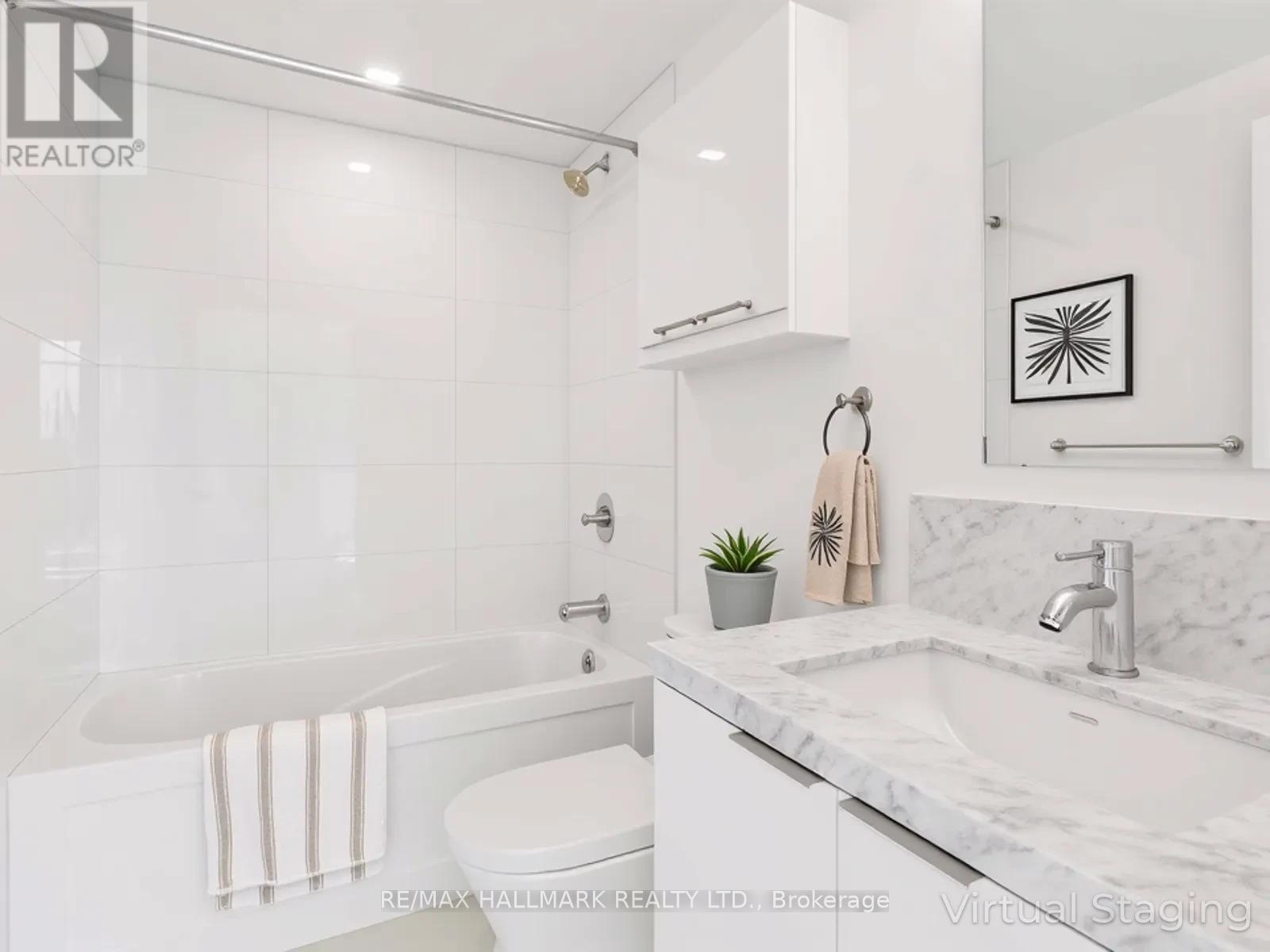 3217 - 230 Simcoe Street, Toronto, ON - Indoor Photo Showing Bathroom